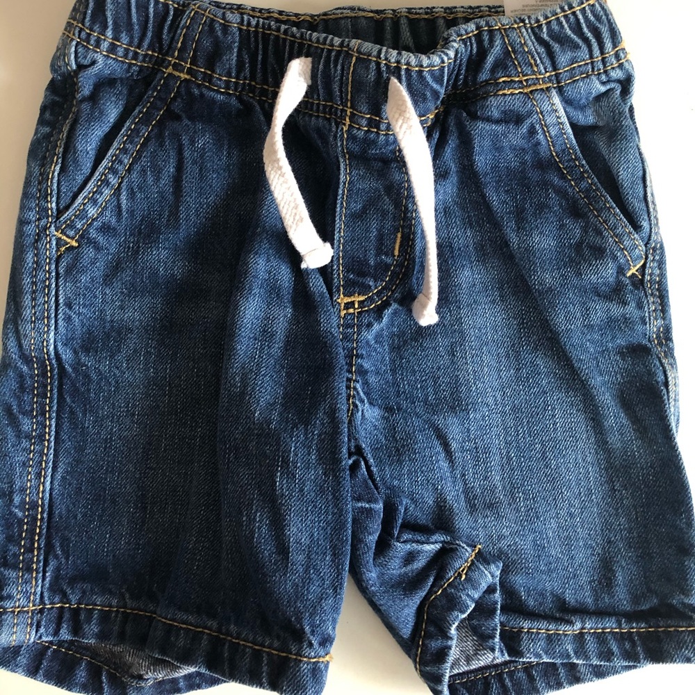Old Navy Denim Shorts 🩳 18-24 Months
